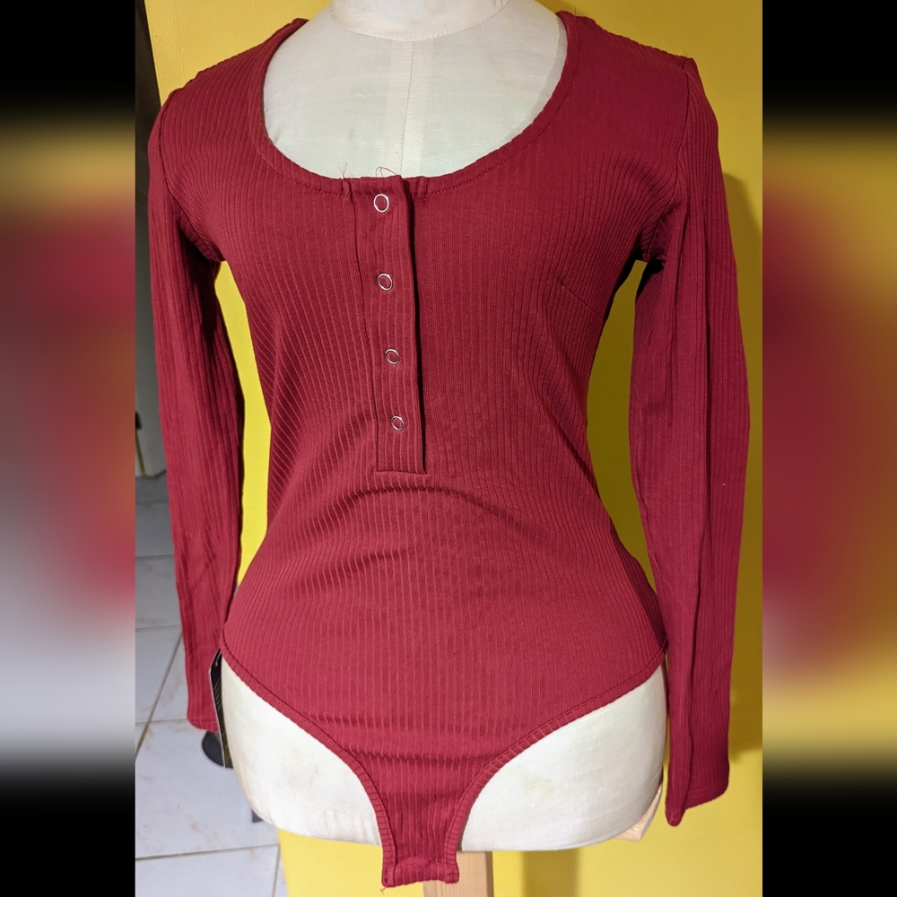Scoop neck long sleeve bodysuit size S BNWTl